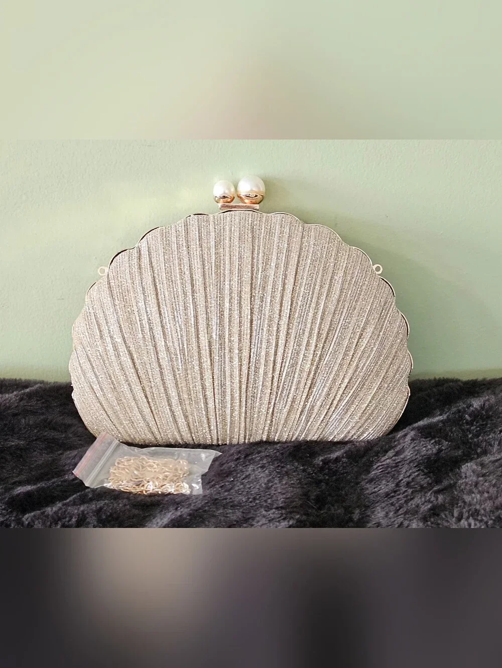 Ritzy NWOT Seashell Pearl Clutch/Bag in Gold